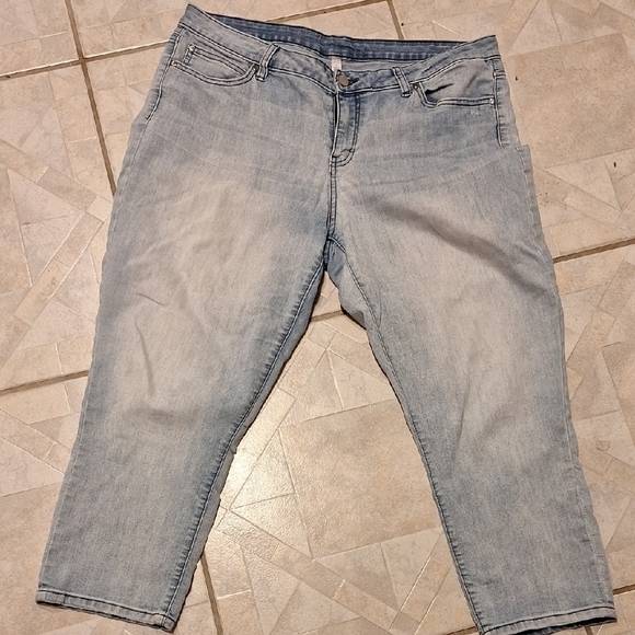 q Light Blue Women's Capris  Jeans Size 16P - Picture 1 of 3